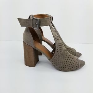 Universal Thread Hannah Laser Cut Heel Pump Sandal